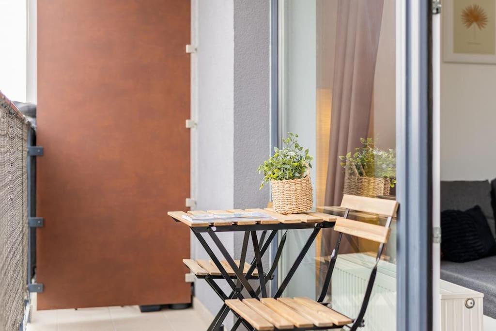 Cityscape Oasis: Active Studio Heaven Братислава Екстериор снимка