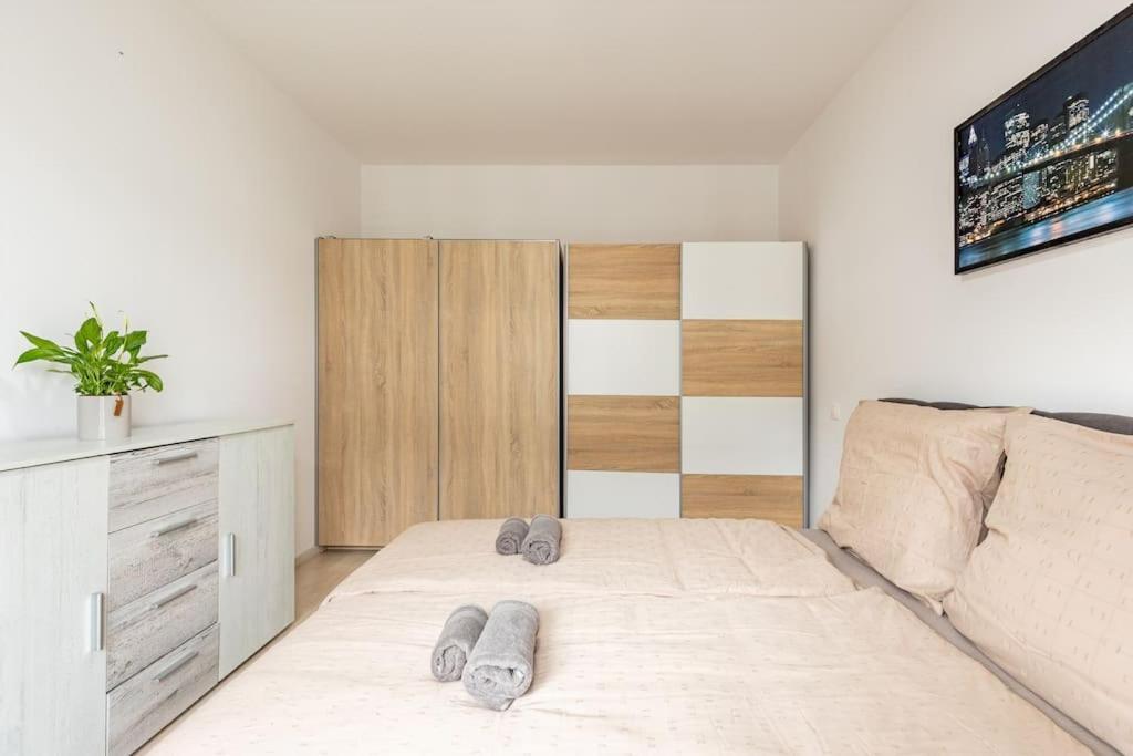 Cityscape Oasis: Active Studio Heaven Братислава Екстериор снимка