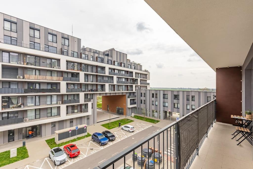 Cityscape Oasis: Active Studio Heaven Братислава Екстериор снимка