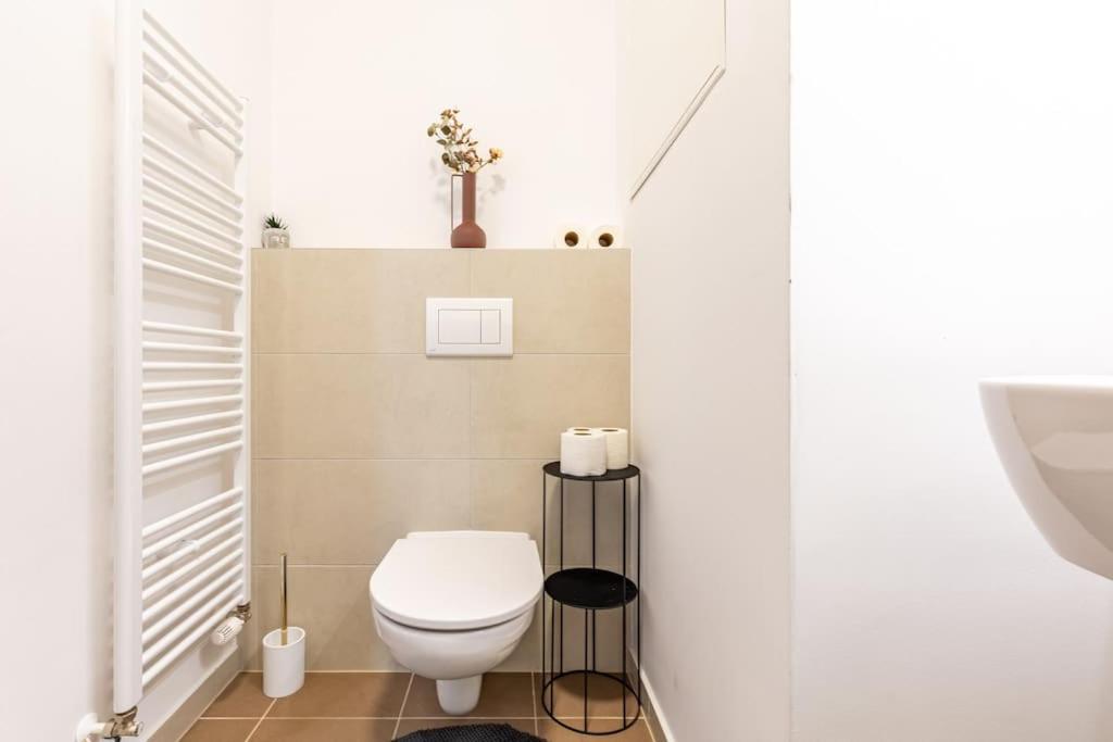 Cityscape Oasis: Active Studio Heaven Братислава Екстериор снимка