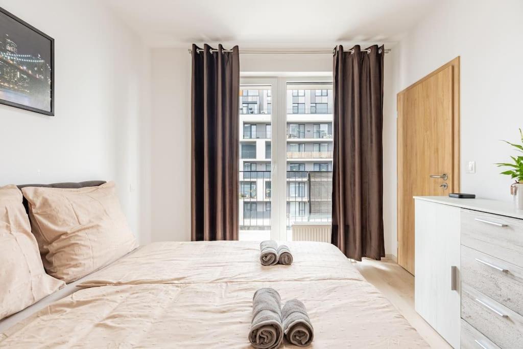 Cityscape Oasis: Active Studio Heaven Братислава Екстериор снимка