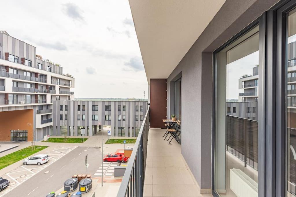 Cityscape Oasis: Active Studio Heaven Братислава Екстериор снимка