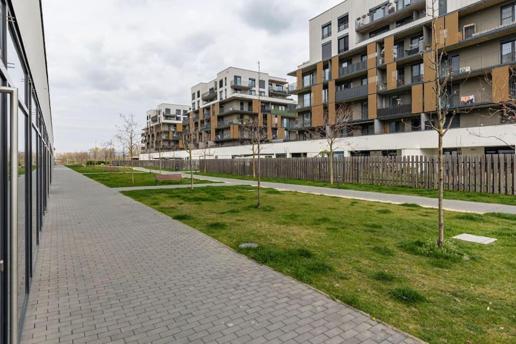 Cityscape Oasis: Active Studio Heaven Братислава Екстериор снимка